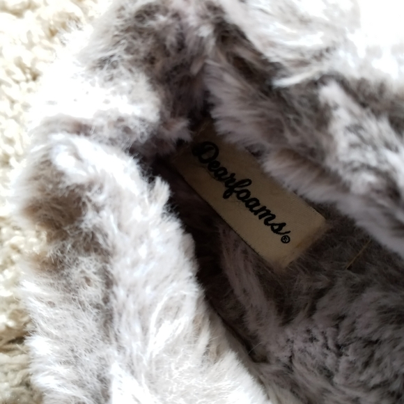 Dearfoams Like new purple insulated fuzzy slippers - Picture 2 of 4